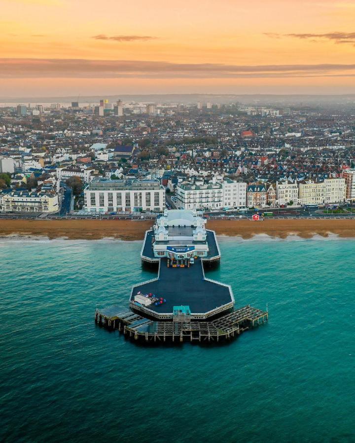 Southsea Royale James Bond 3 Bed Cool Penthouse, Seafront Parking พอร์ตสมัธ ภายนอก รูปภาพ
