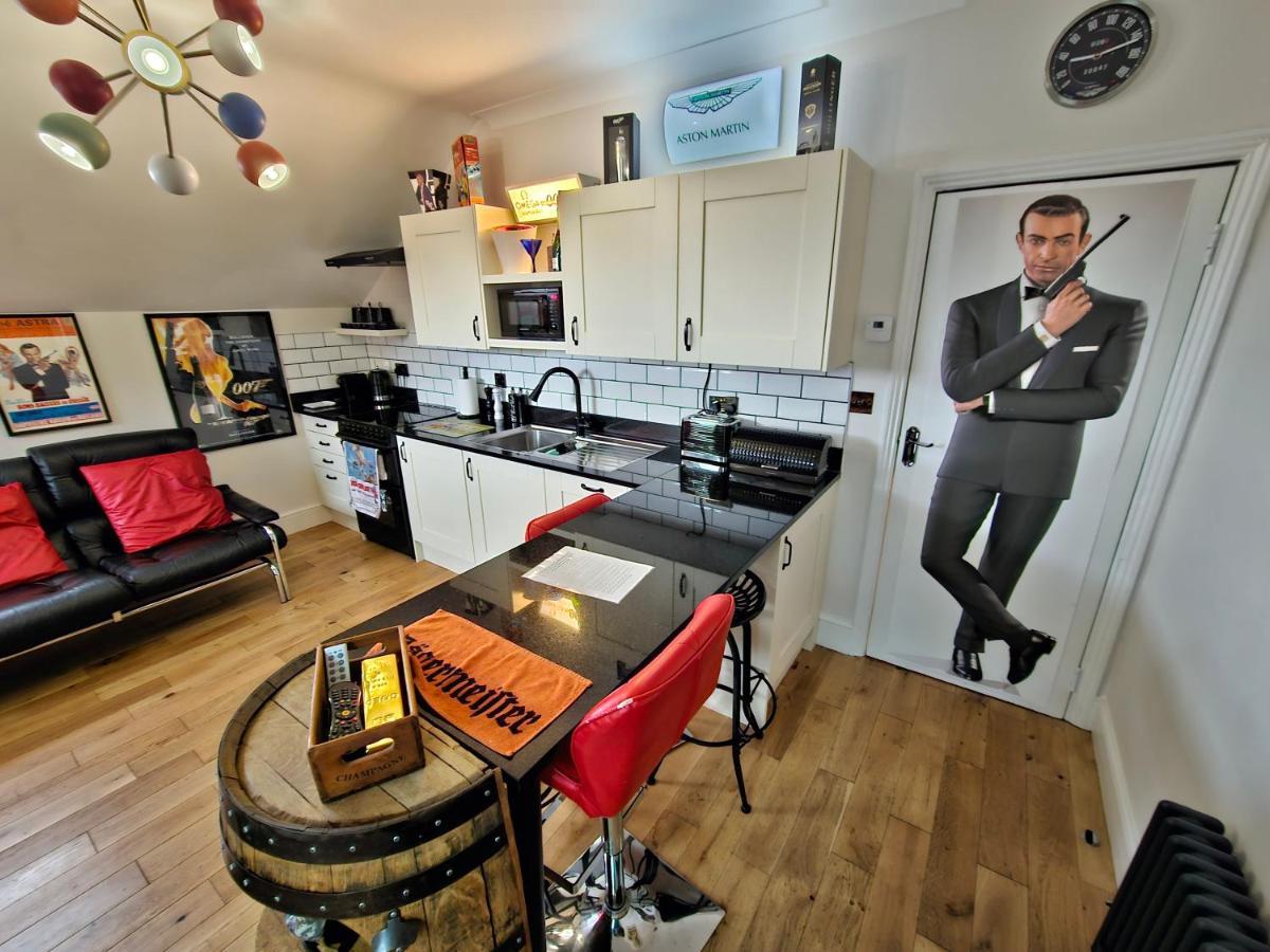 Southsea Royale James Bond 3 Bed Cool Penthouse, Seafront Parking พอร์ตสมัธ ภายนอก รูปภาพ