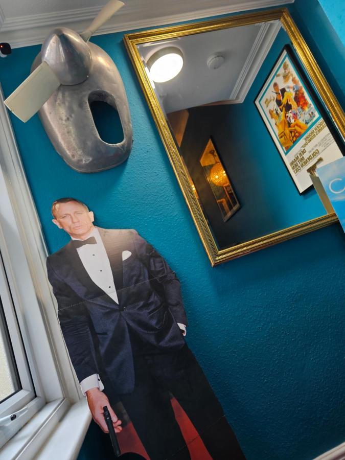 Southsea Royale James Bond 3 Bed Cool Penthouse, Seafront Parking พอร์ตสมัธ ภายนอก รูปภาพ