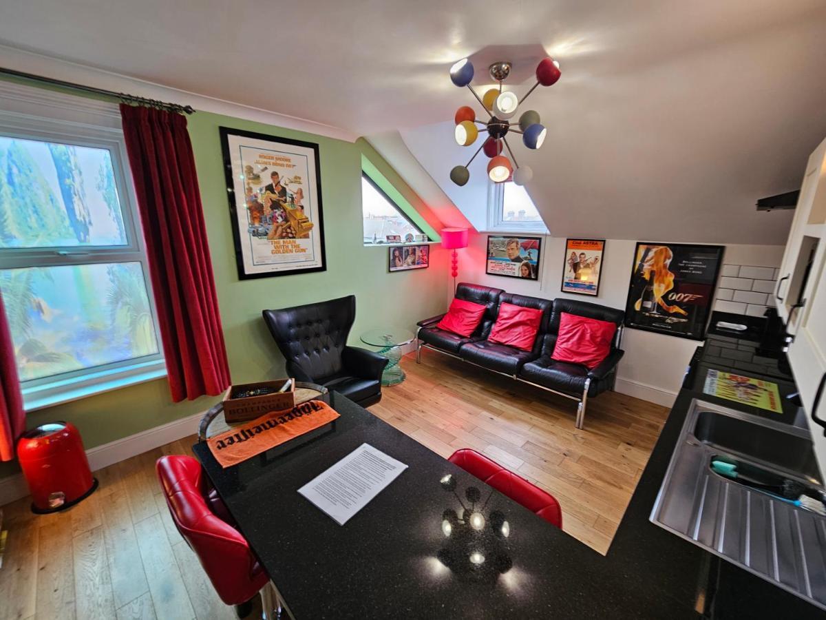 Southsea Royale James Bond 3 Bed Cool Penthouse, Seafront Parking พอร์ตสมัธ ภายนอก รูปภาพ