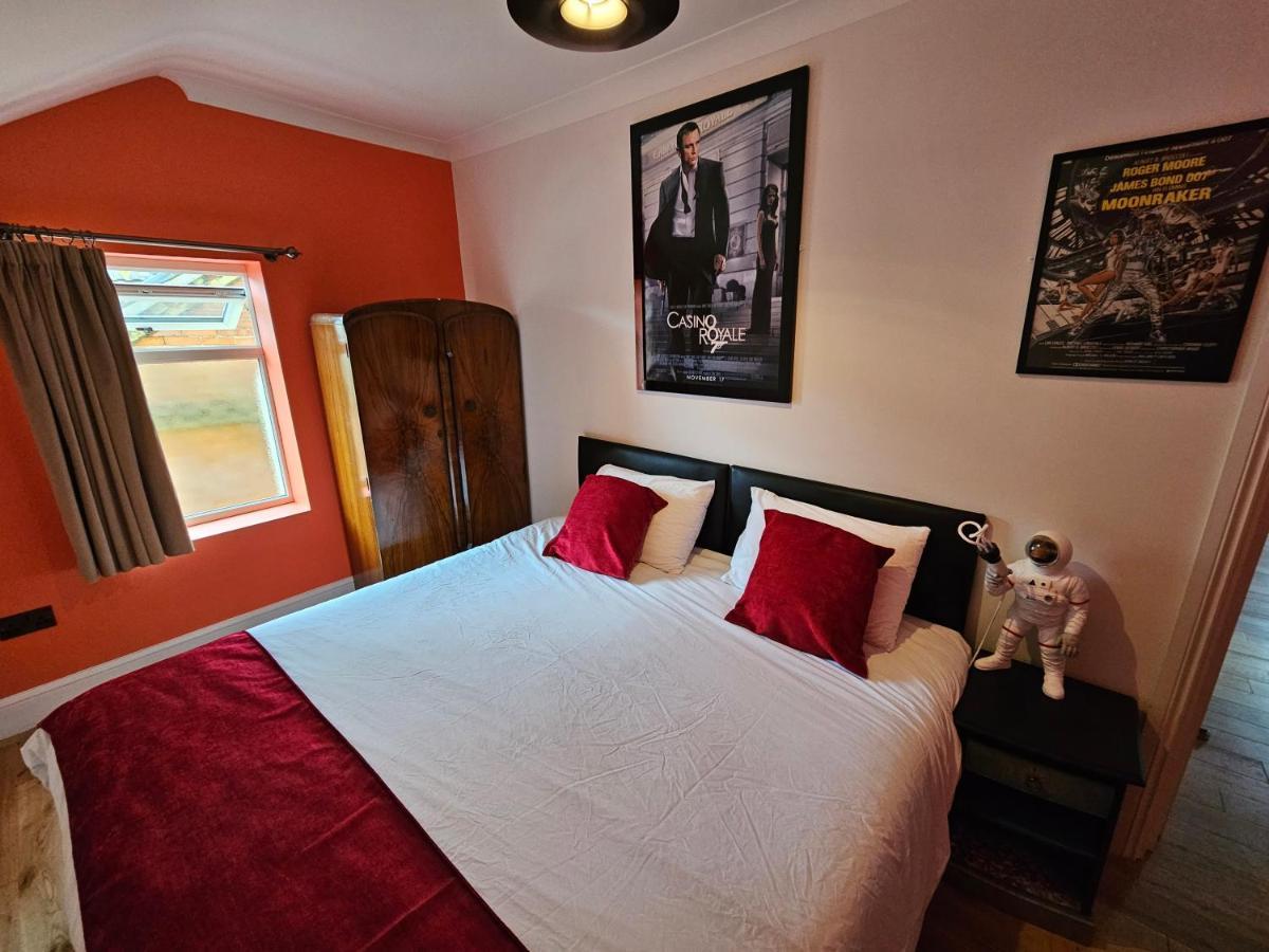 Southsea Royale James Bond 3 Bed Cool Penthouse, Seafront Parking พอร์ตสมัธ ภายนอก รูปภาพ